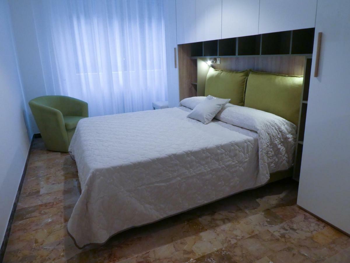 Ferienwohnung Isola Di Man Imperia Exterior foto