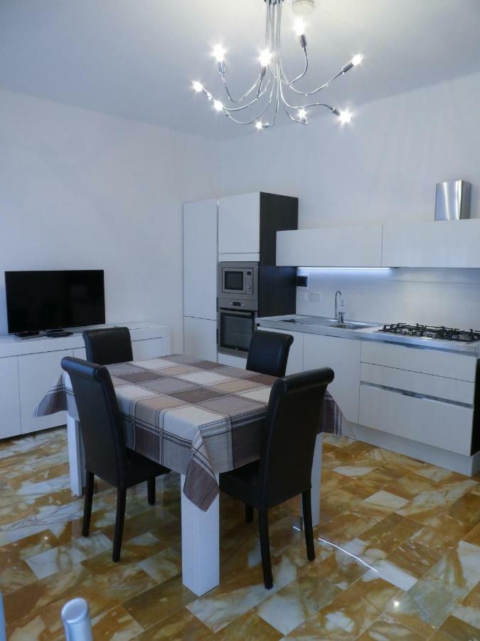 Ferienwohnung Isola Di Man Imperia Exterior foto