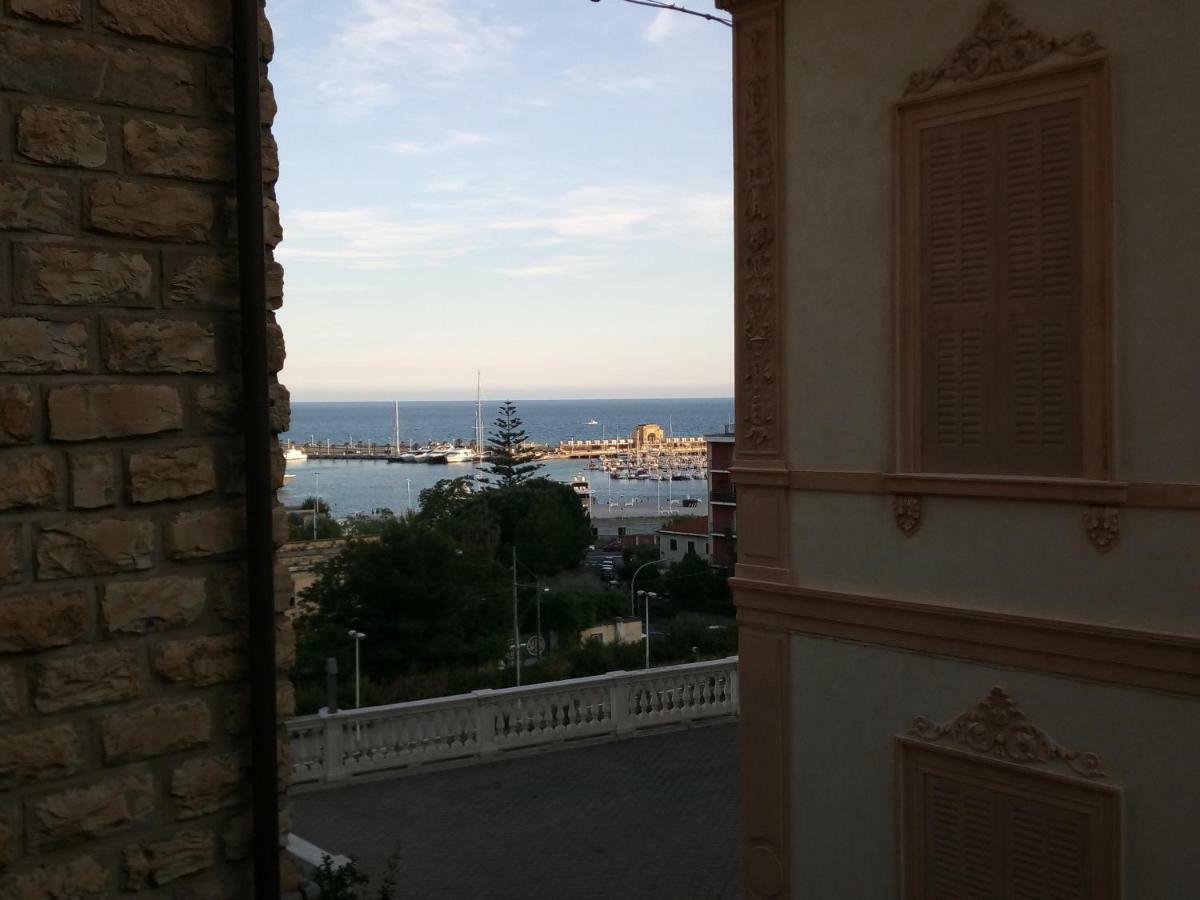 Ferienwohnung Isola Di Man Imperia Exterior foto