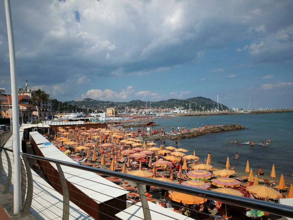 Ferienwohnung Isola Di Man Imperia Exterior foto