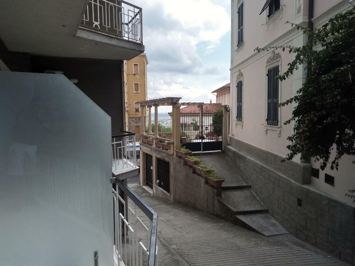 Ferienwohnung Isola Di Man Imperia Exterior foto